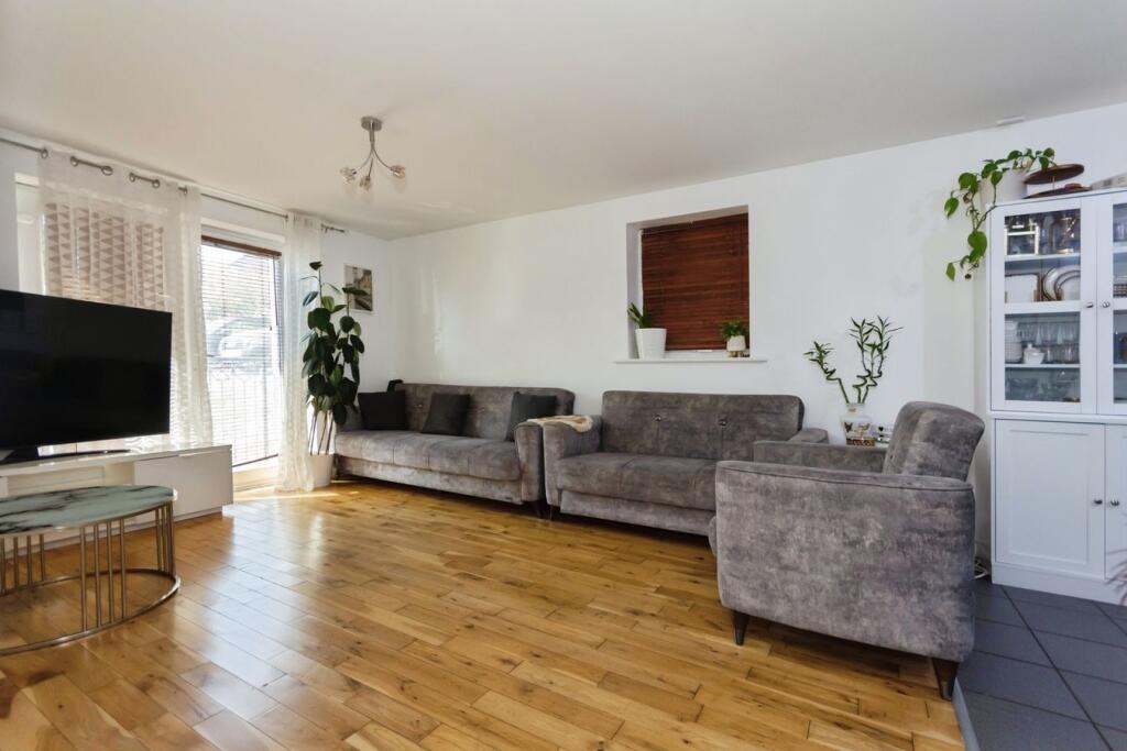 Apartment in Sandwell, West Midlands - View 3