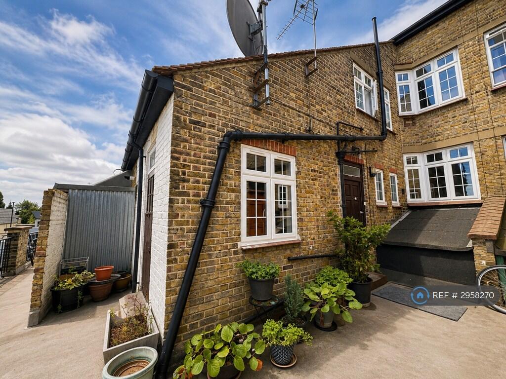 Main image of property: Cannon Hill, London, N14
