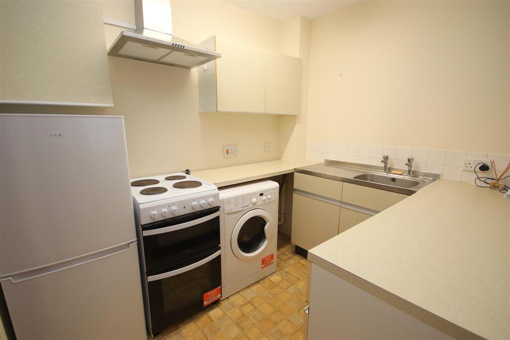 House in Cambridge, Kerridge Close, Petersfield - View 3