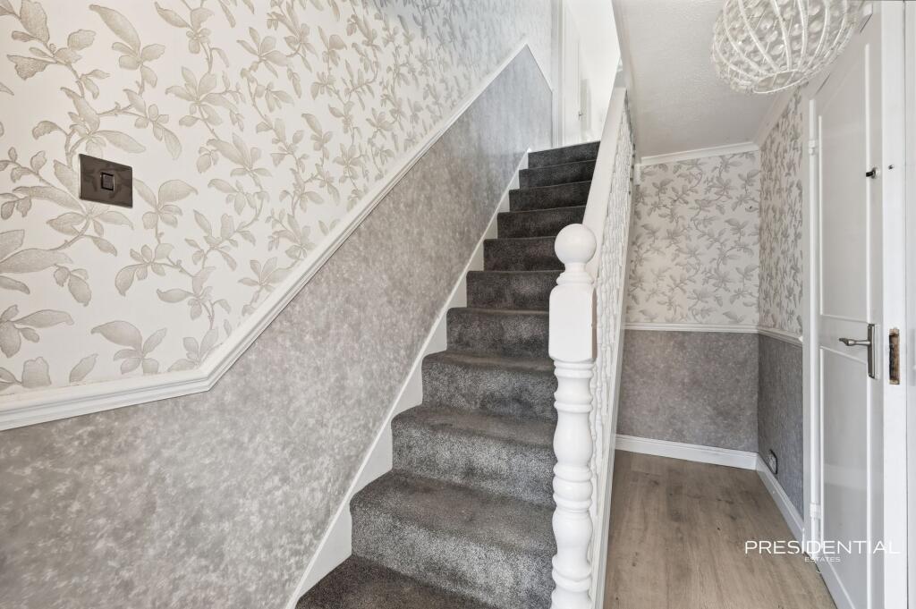 Wyemead Crescent, Chingford, E4 - View 4