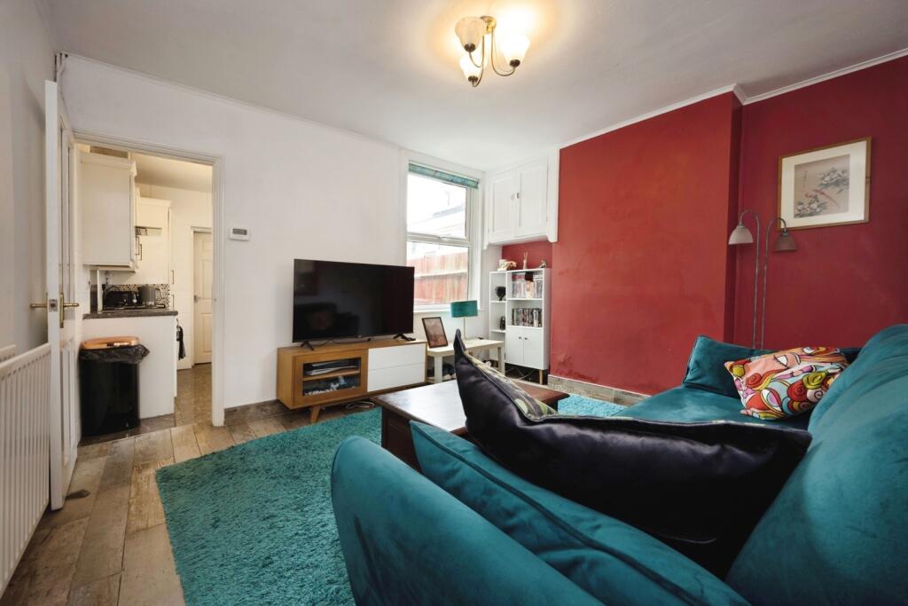 House in Milton Keynes, Bedford - View 3