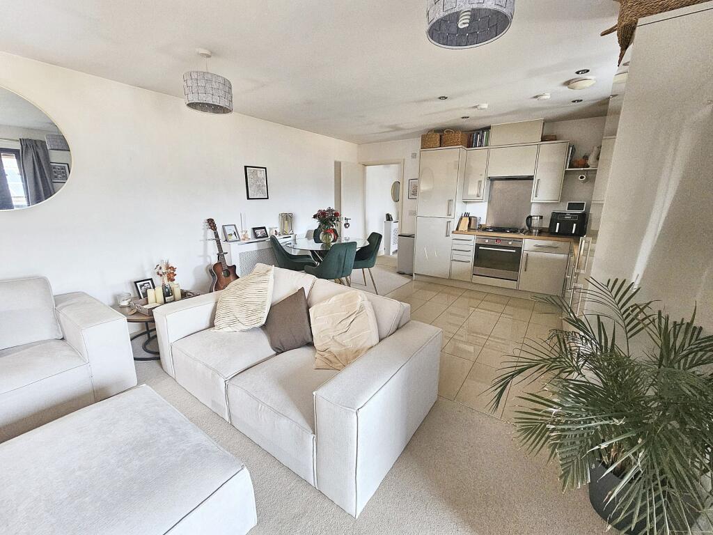 Apartment in Tunbridge Wells, Kent - View 5