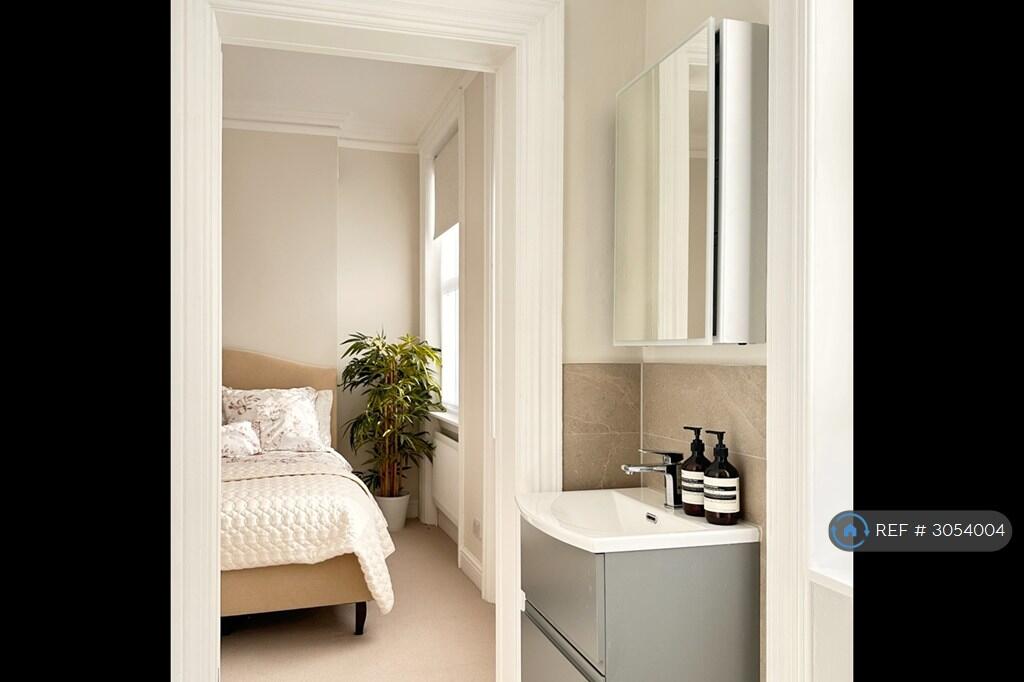 Apartment in London, Chelsea - View 2