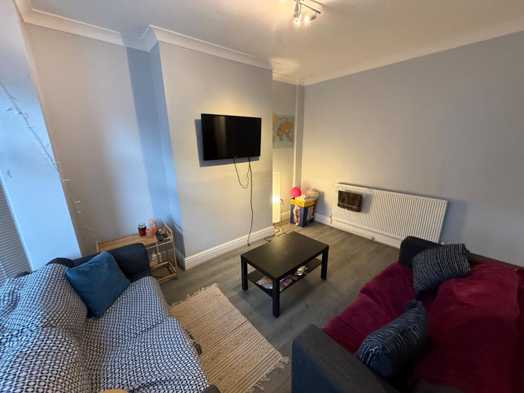 House in Leeds, Hyde Park - View 2