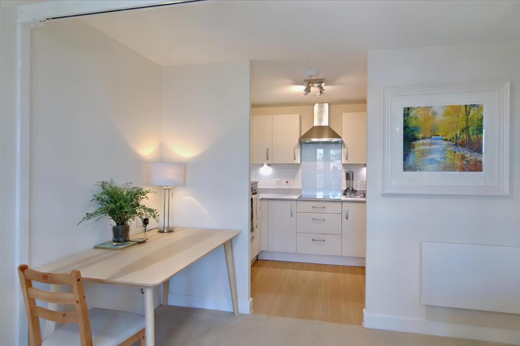 Apartment in Taunton, Holway - View 4