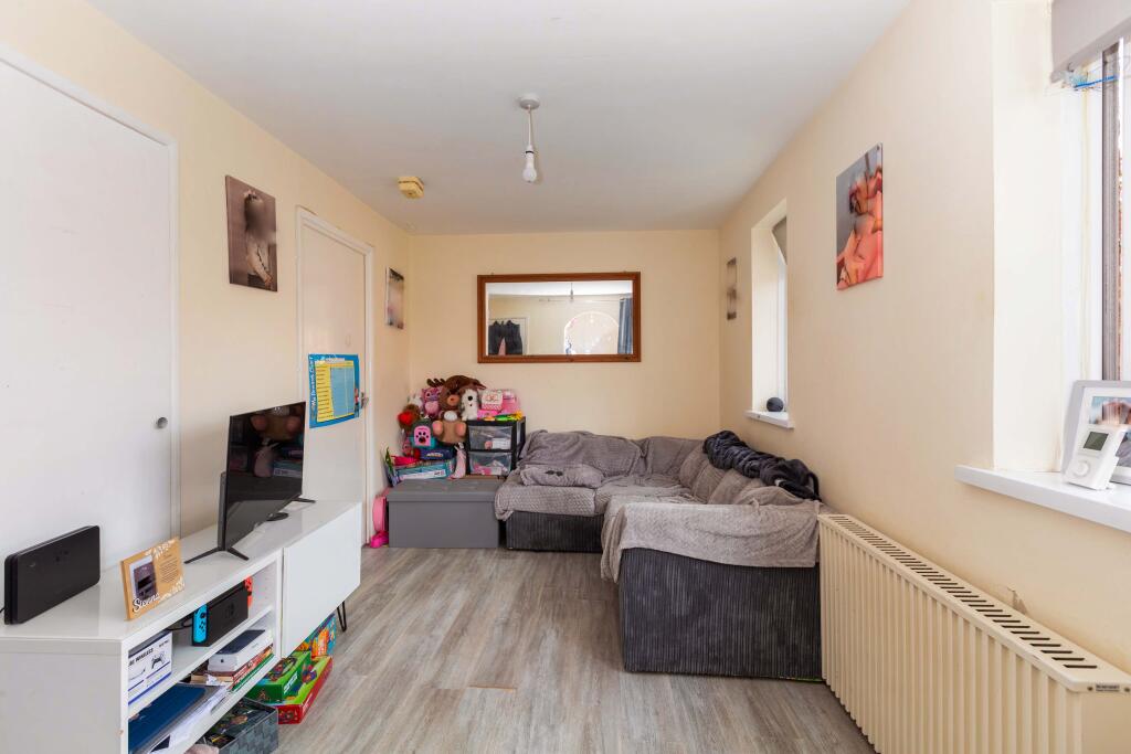 Apartment in Slough - View 2