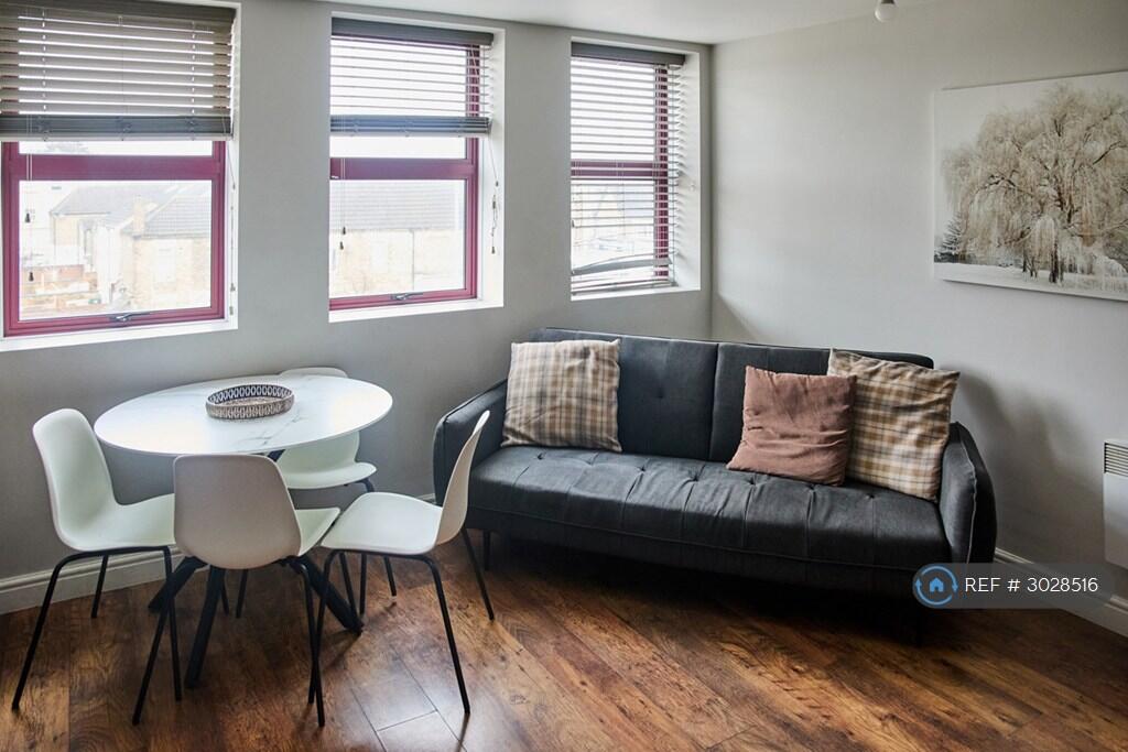 Apartment in Peterborough, Millfield - View 5