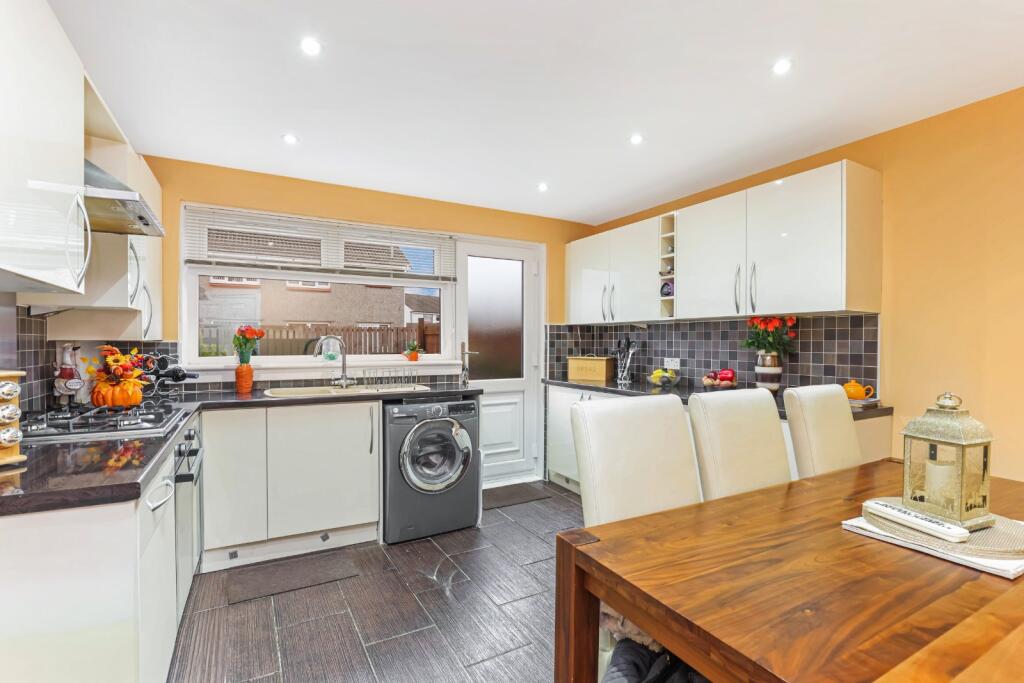 House in Renfrew, Victory Gardens, Dean Park - View 3