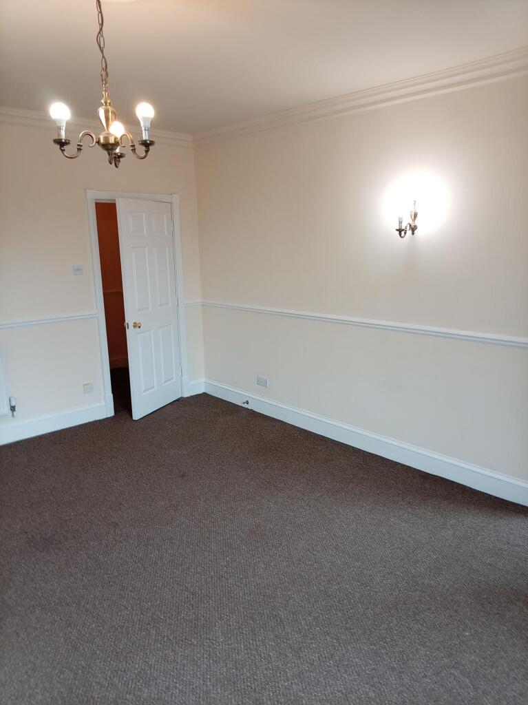 Apartment in Calderdale, Well Head, Savile Park - View 2