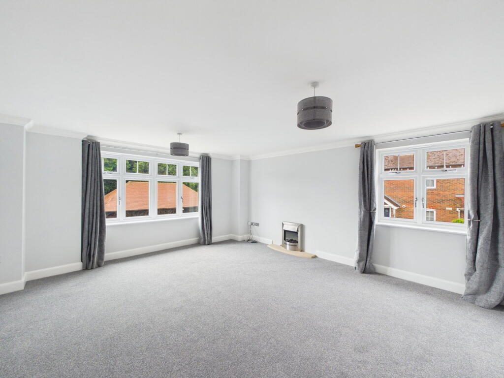 Apartment in Worthing, West Sussex - View 2