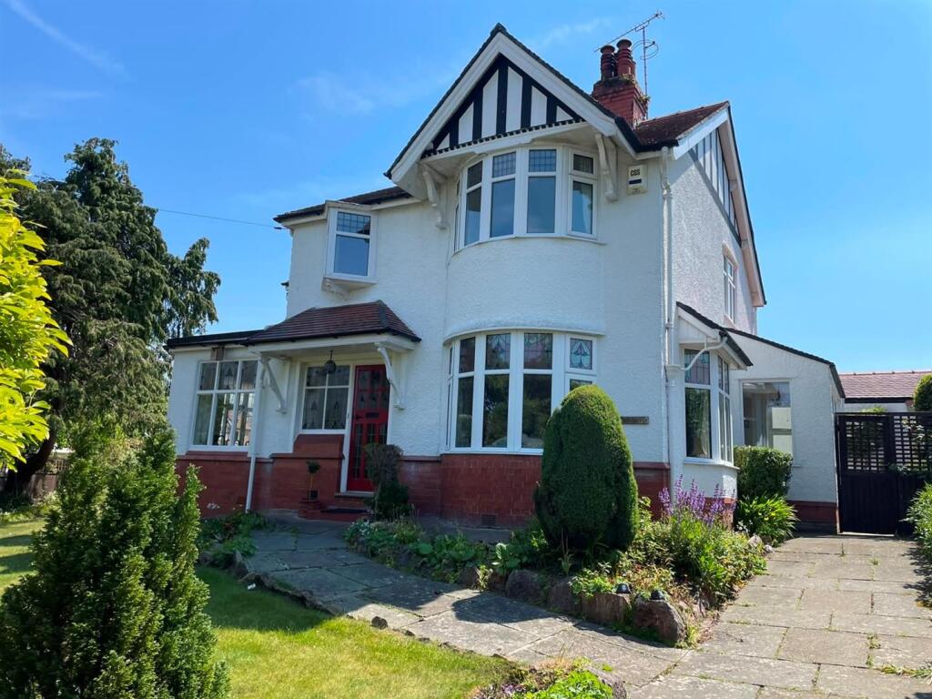 4-bed detached on Holyrood Avenue, Old Colwyn, Colwyn Bay, £385,000