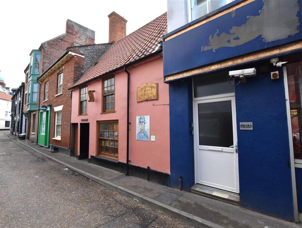 Main image of property: 11 New Street, Cromer