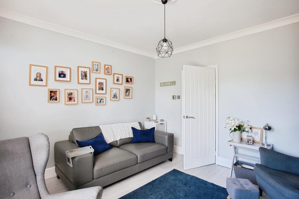 House in Sheffield, Crystal Peaks, Waterthorpe - View 5
