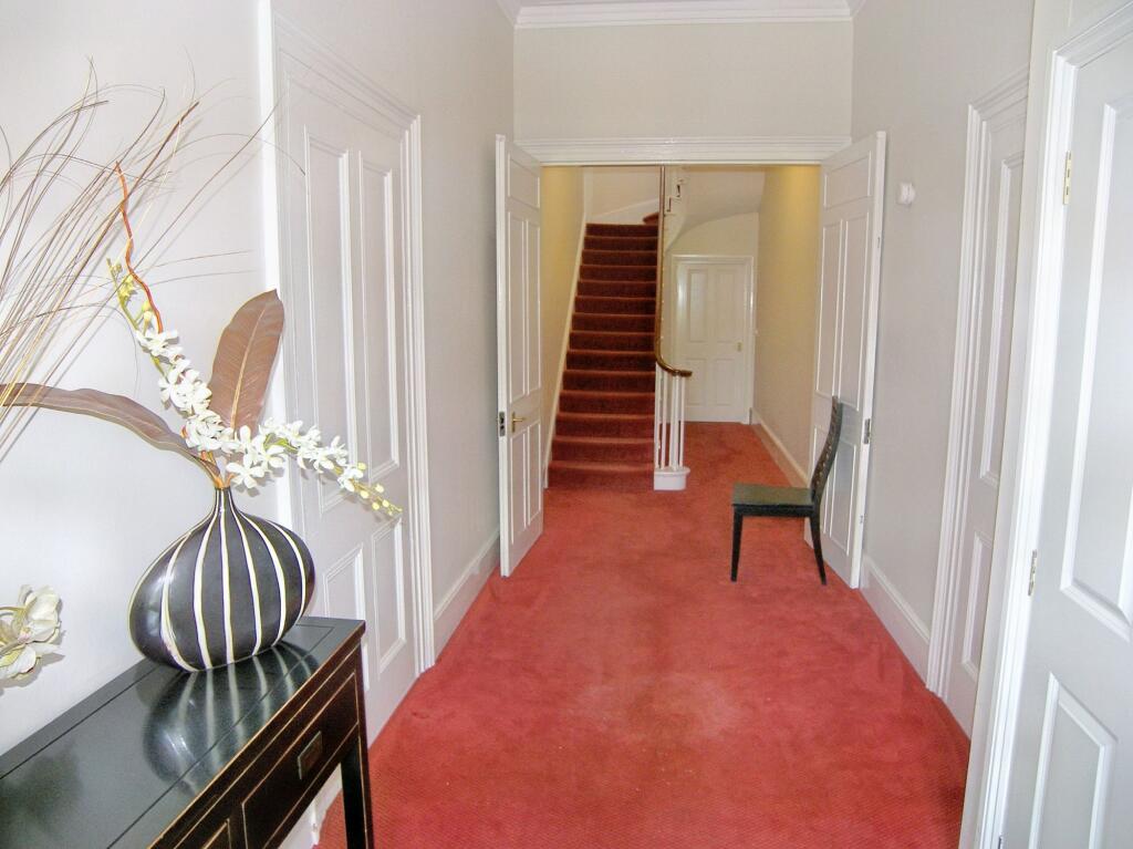 Apartment in Tonbridge - More