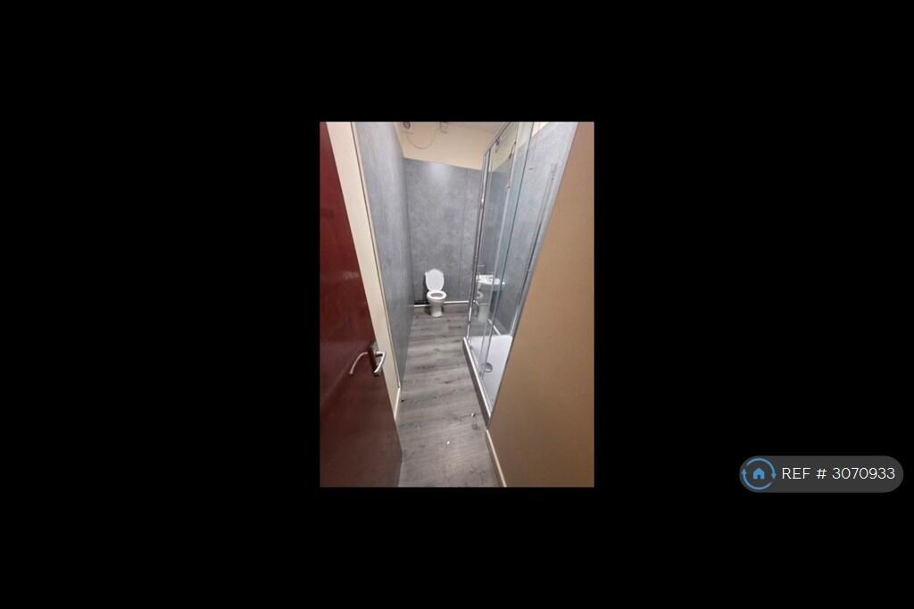 Apartment in Stoke-on-Trent - More