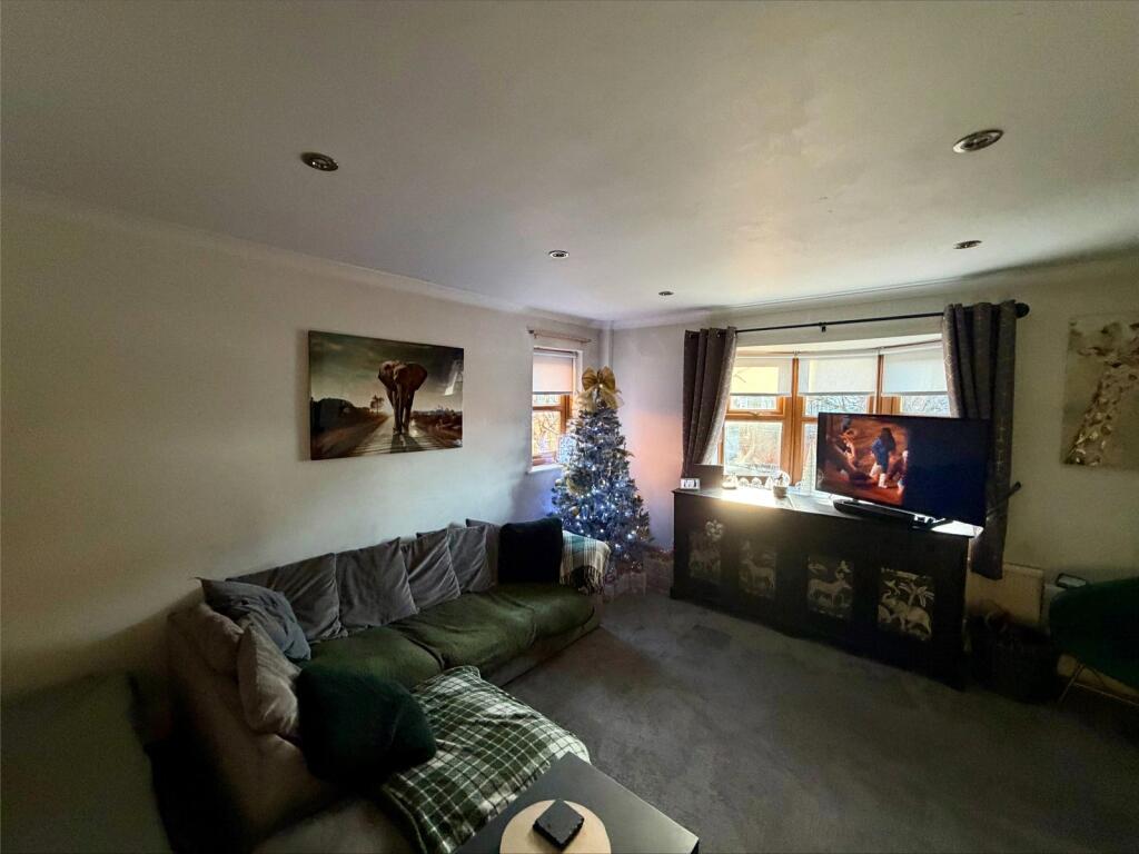 Mansfield Road, SUTTON-IN-ASHFIELD, Nottinghamshire, NG17 photo 2