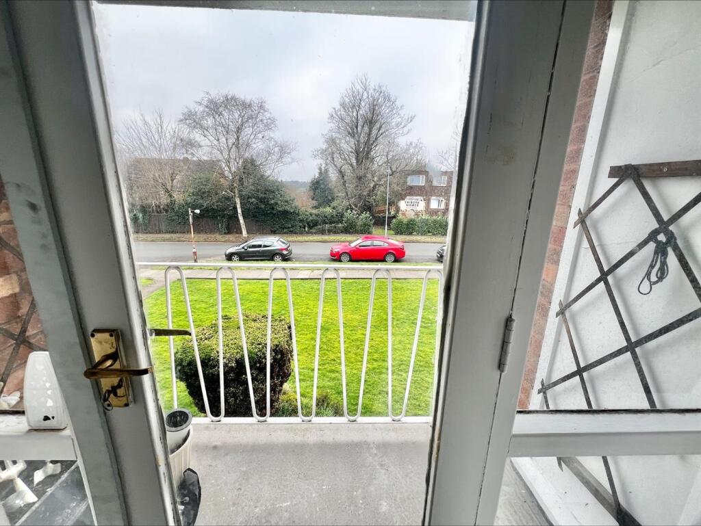 Apartment in Sandwell, West Midlands - View 2