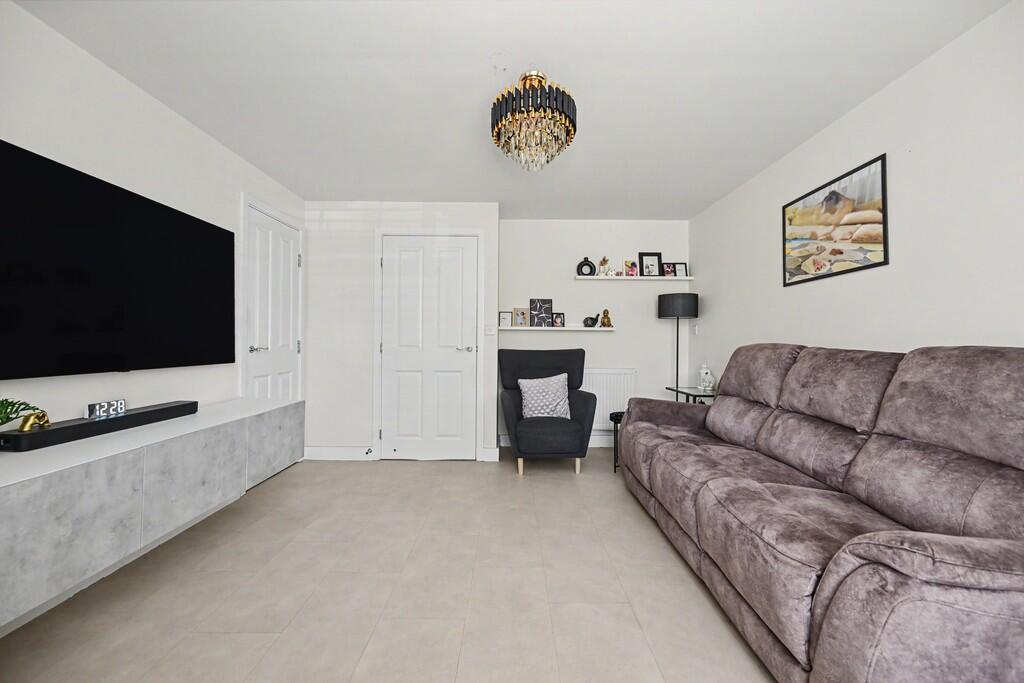 Hannington Close, Houlton, Rugby photo 4