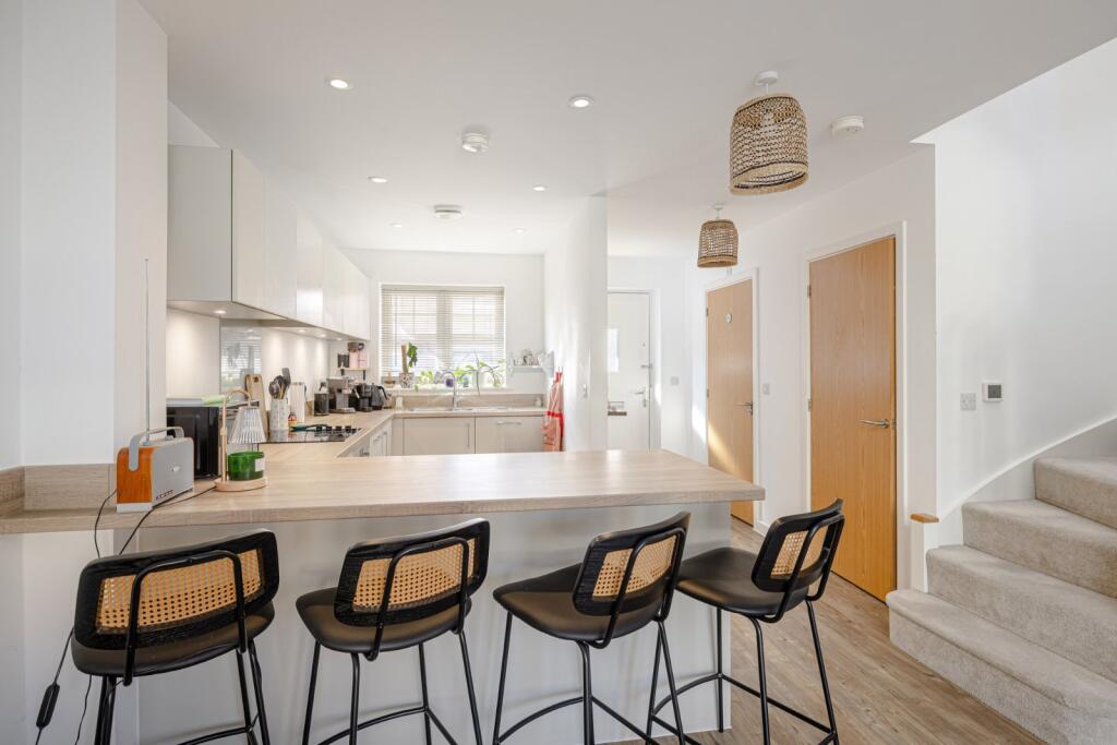 Franklin Drive, Elsenham, Bishop's Stortford, Herts, CM22 photo 2