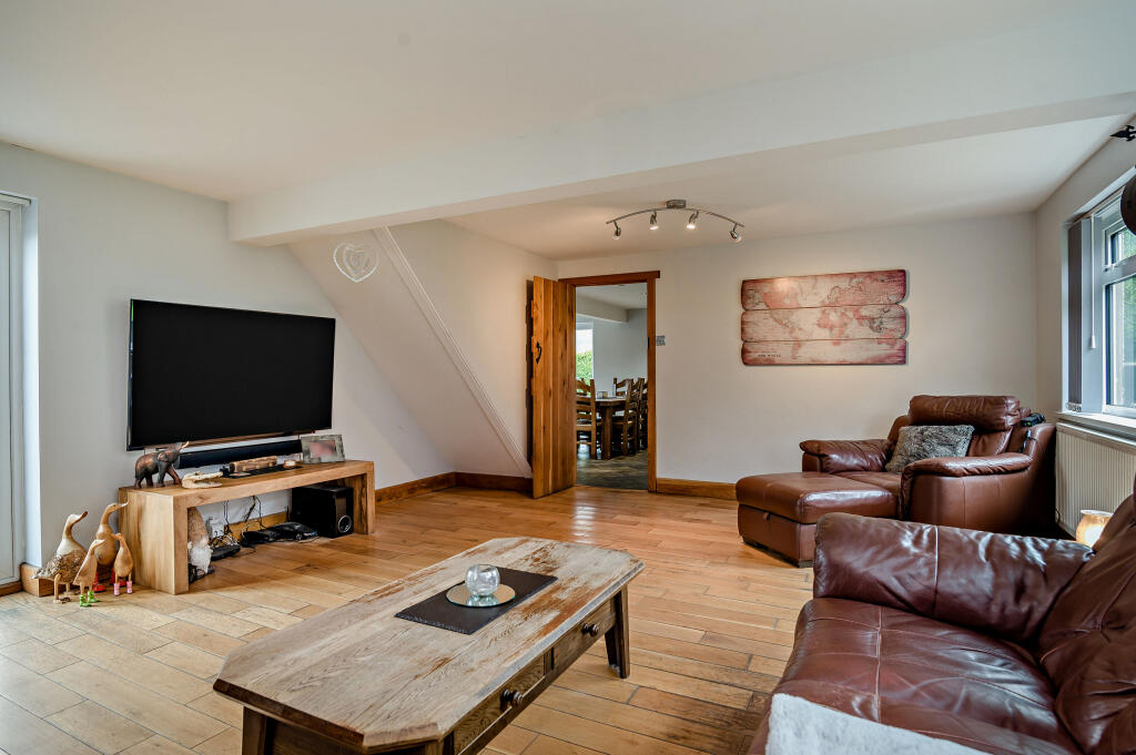 House in Newport - View 4