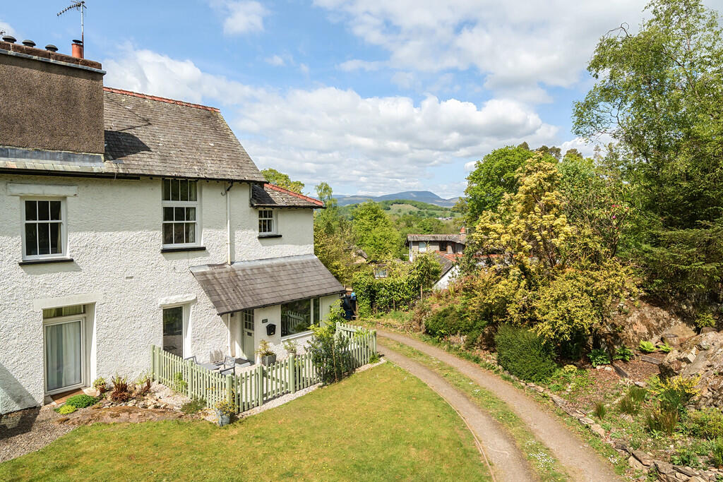 1-bed flat on Holly Hideaway, Pinethwaite Hall, Pinethwaite, Lickbarrow Road, LA23 2NQ, £290,000
