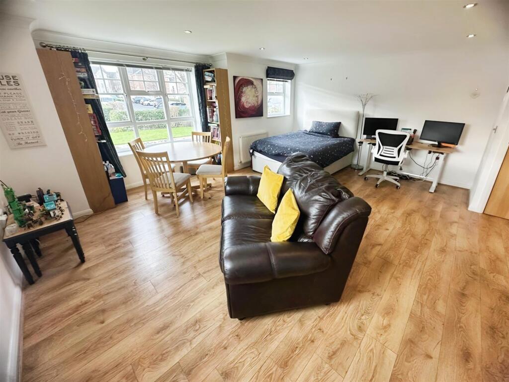 Sandbach Drive, The Pines Sandbach Drive, CW9 photo 2