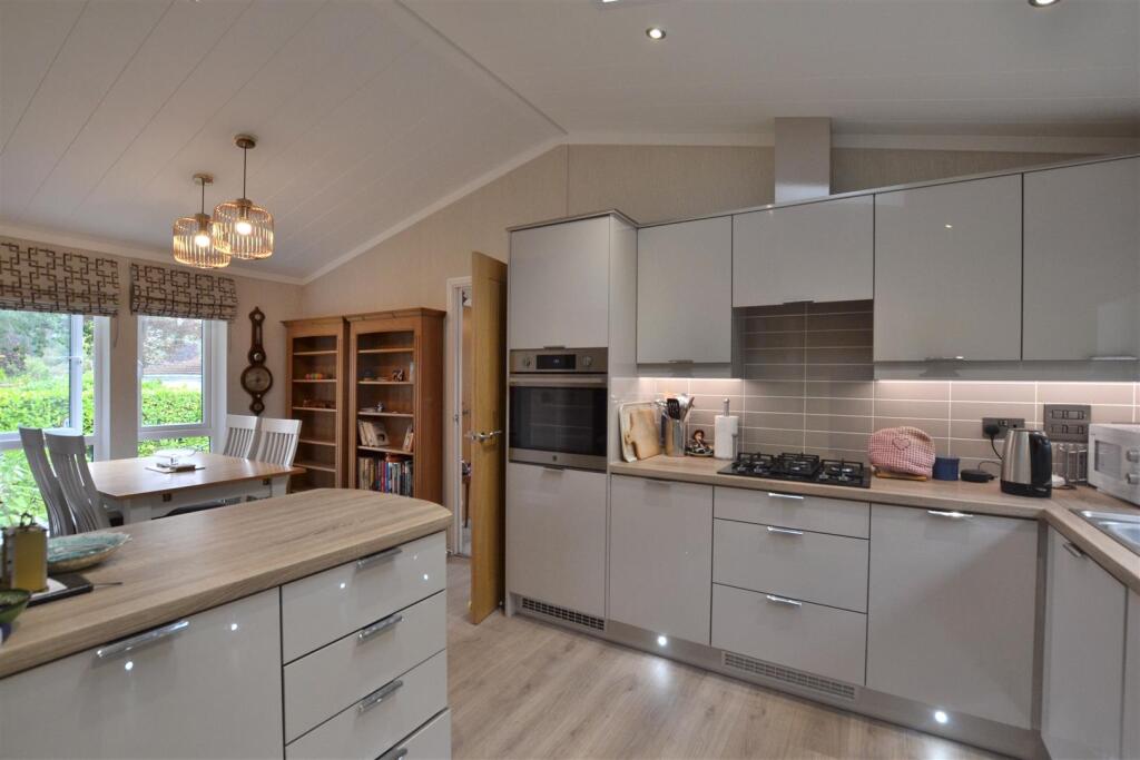 Rustic Glen, The Grange Estate, Church Crookham - View 4