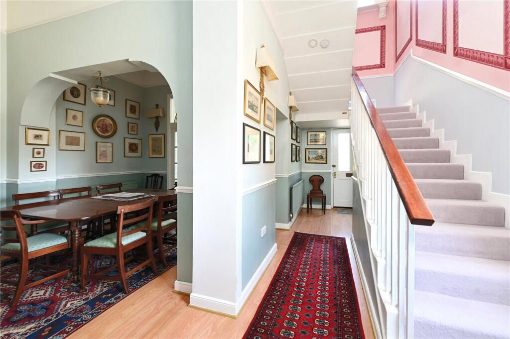 House in Hart, Winchfield - More