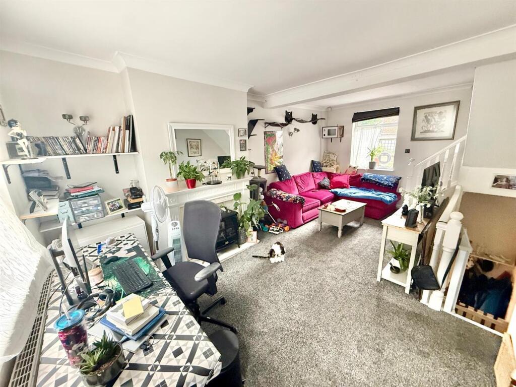 House in Macclesfield, Hurdsfield - View 5