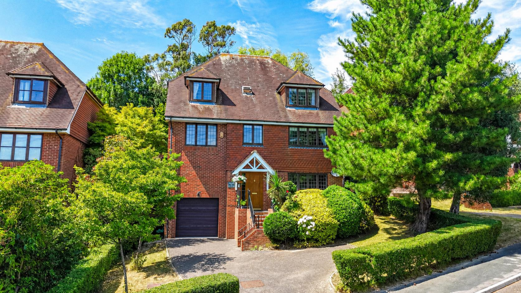 5-bed detached on Beachy Head View, St. Leonards-On-Sea, £550,000