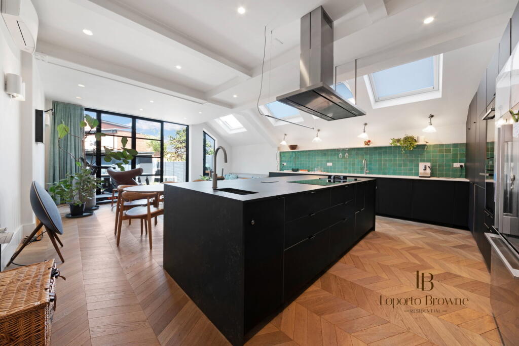 House in London - View 3