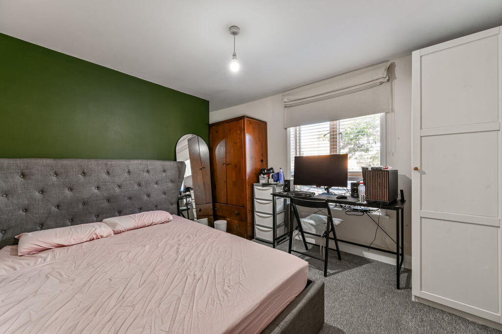 Apartment in London - More