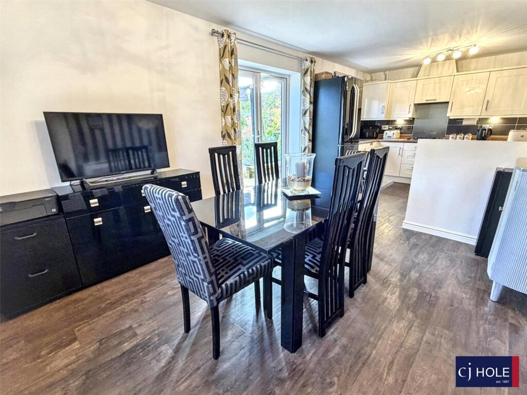 House in Gloucester - View 3