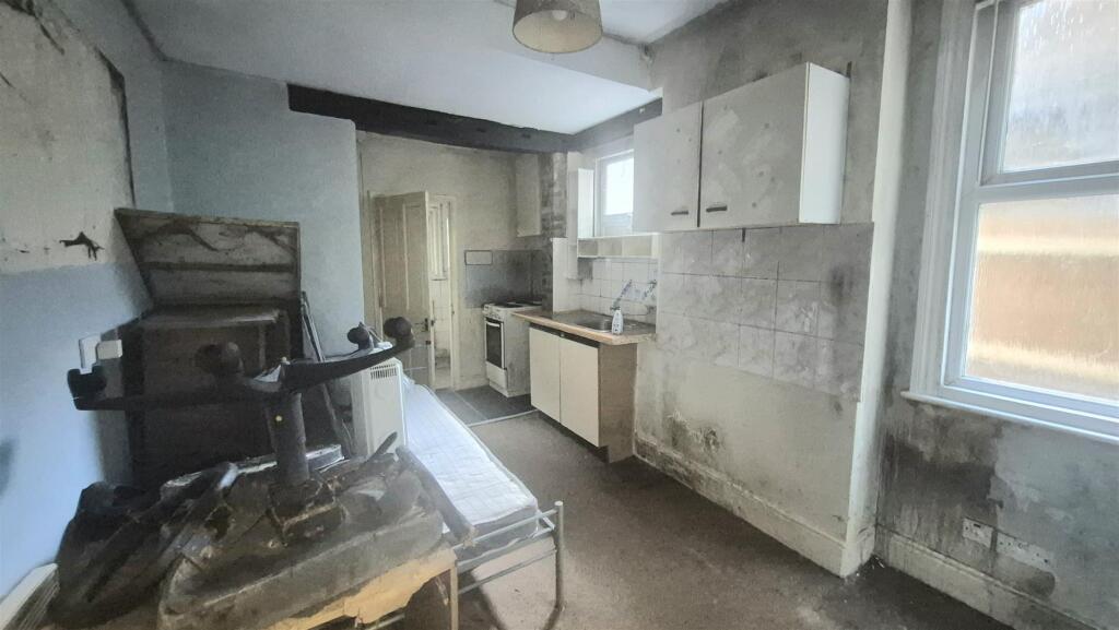 Ashburnham Road, Luton photo 2