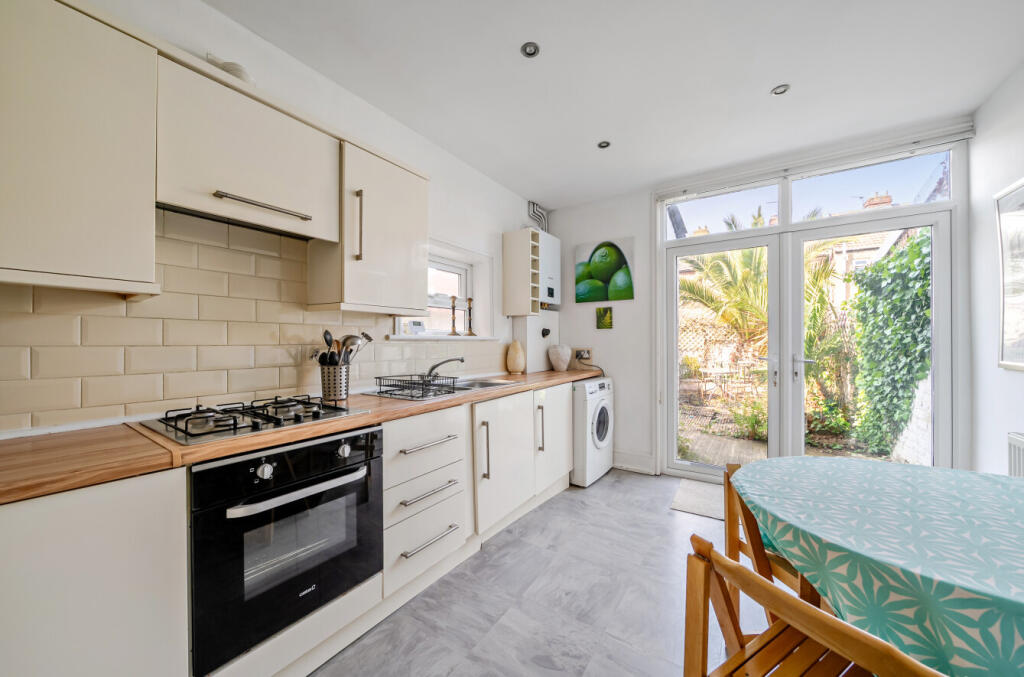 House in Portsmouth - View 4