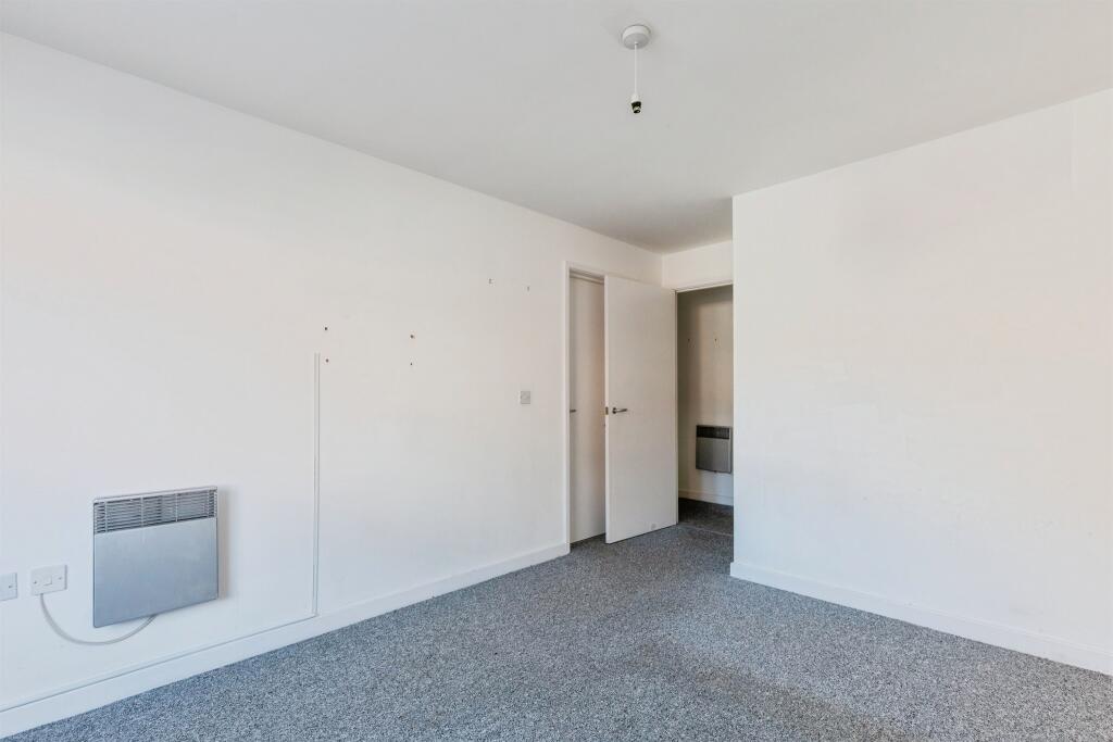 Apartment in Coventry, Earlsdon - More