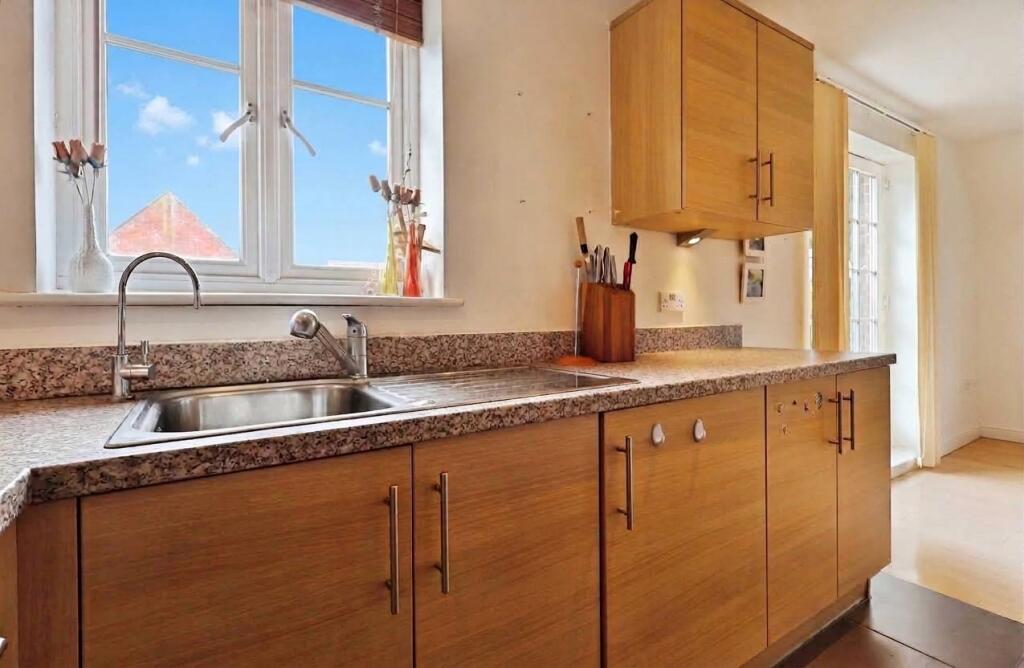 Apartment in North Hertfordshire, Hertfordshire - View 5