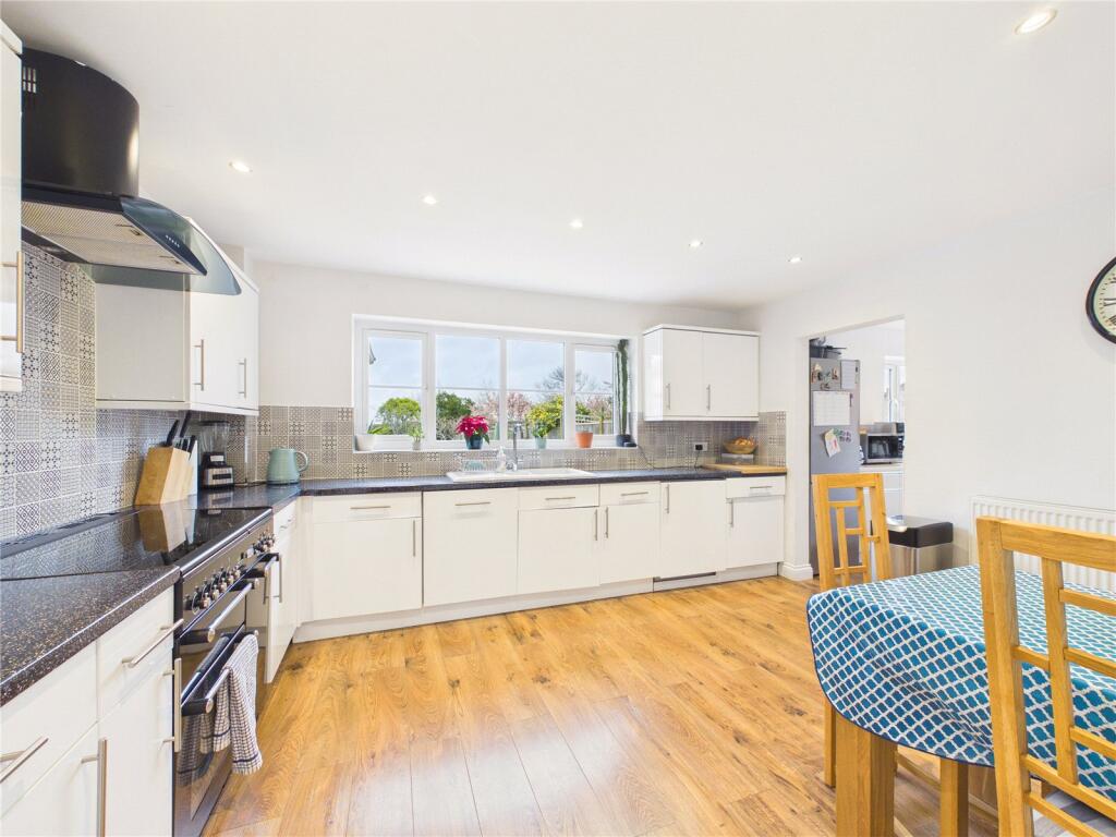 Jackdaw Lane, Droitwich Spa, Worcestershire, WR9 photo 2