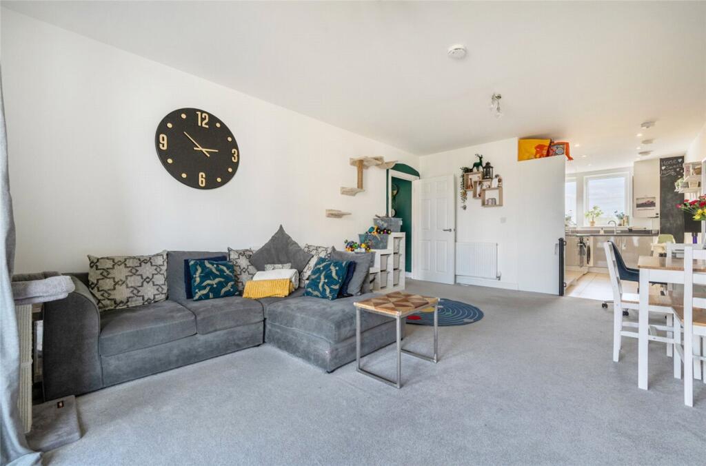 Apartment in Dartford, Castle Hill, Ebbsfleet Valley - View 2