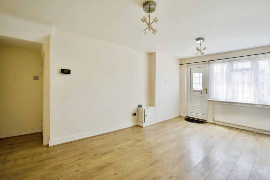 Apartment in Romford - View 3