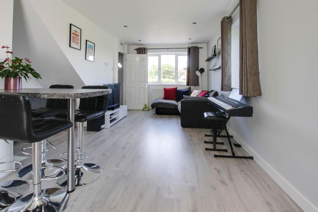 Balmoral Way, Eynesbury, PE19 photo 4