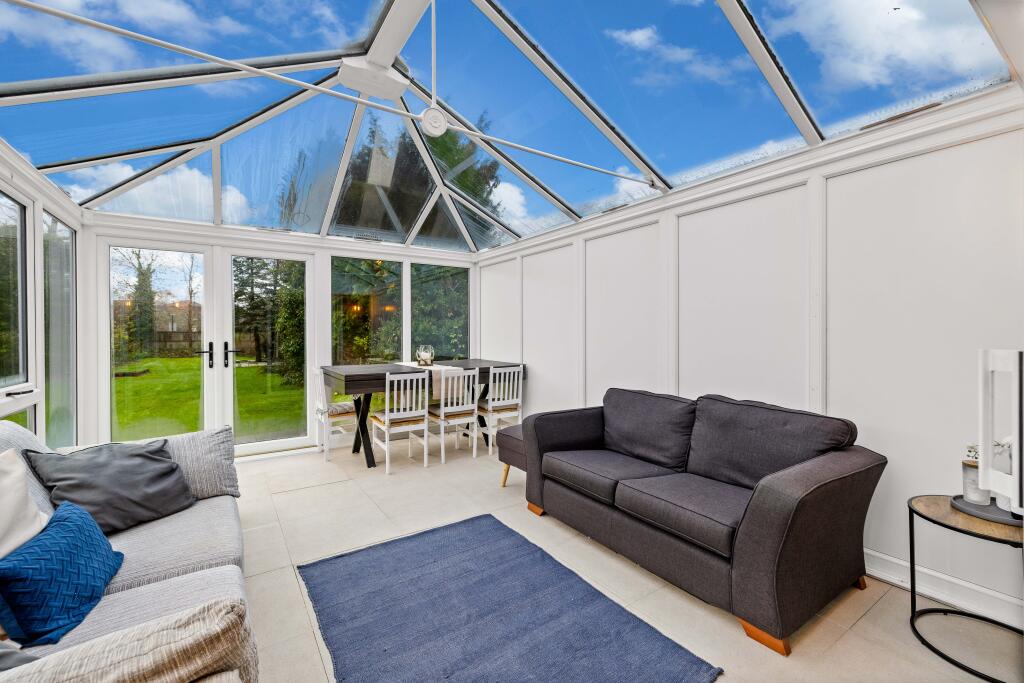 Ref: EL - Povey Cross Road, Horley, RH6 0AE photo 4