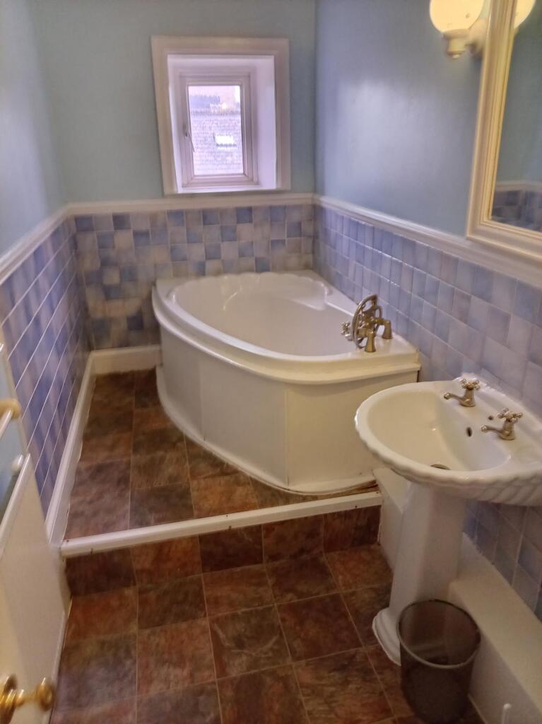 Apartment in Calderdale, Well Head, Savile Park - View 5