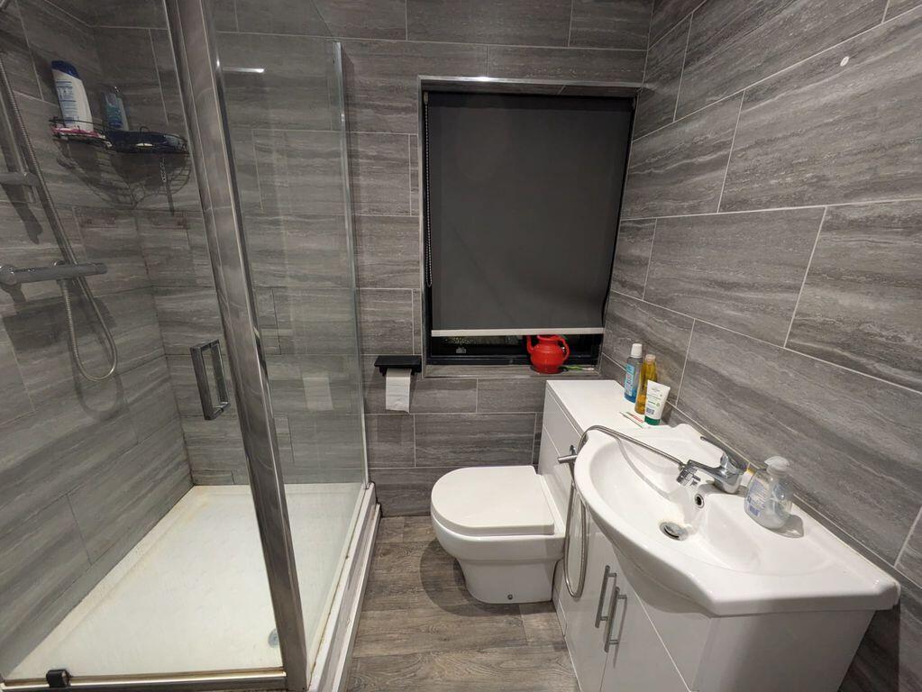 1 Eldon Place, Bradford photo 3