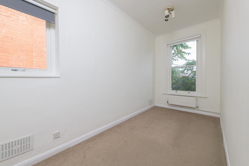 Apartment in London, Hampton Wick - More