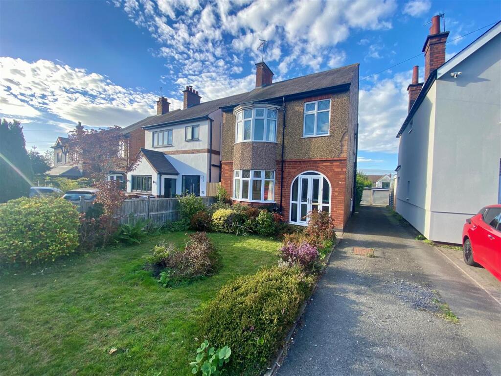 3-bed detached on Sketchley Road, Burbage, £325,000