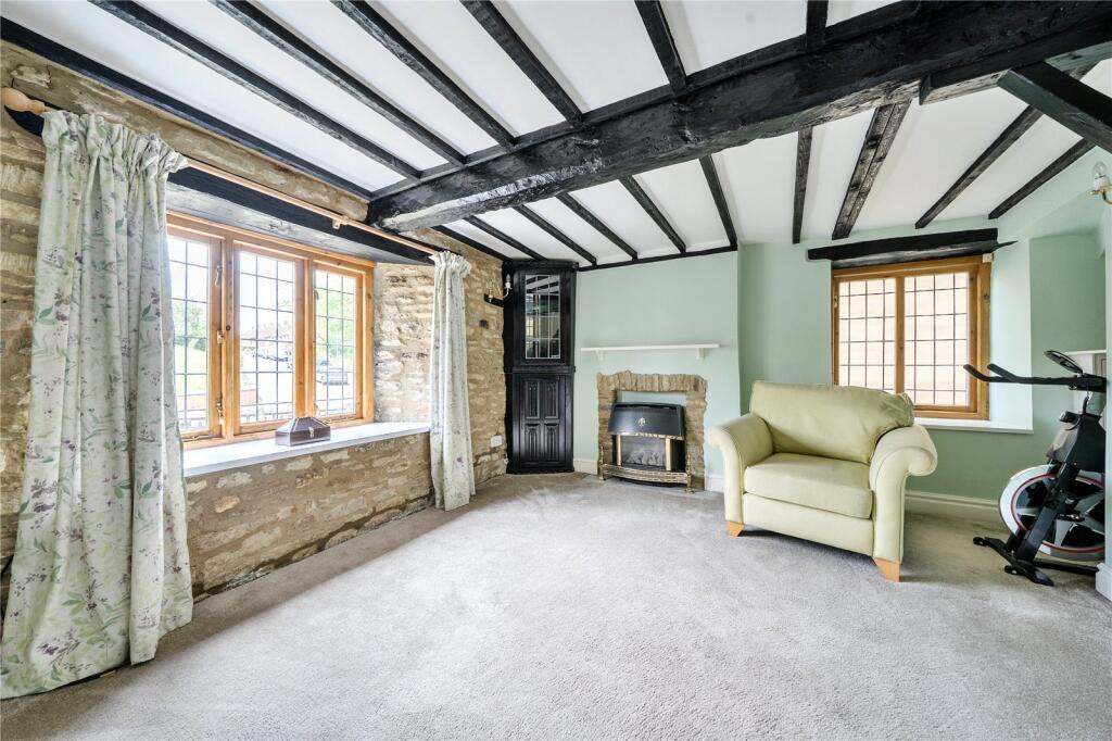 House in Northamptonshire, Yardley Hastings - More