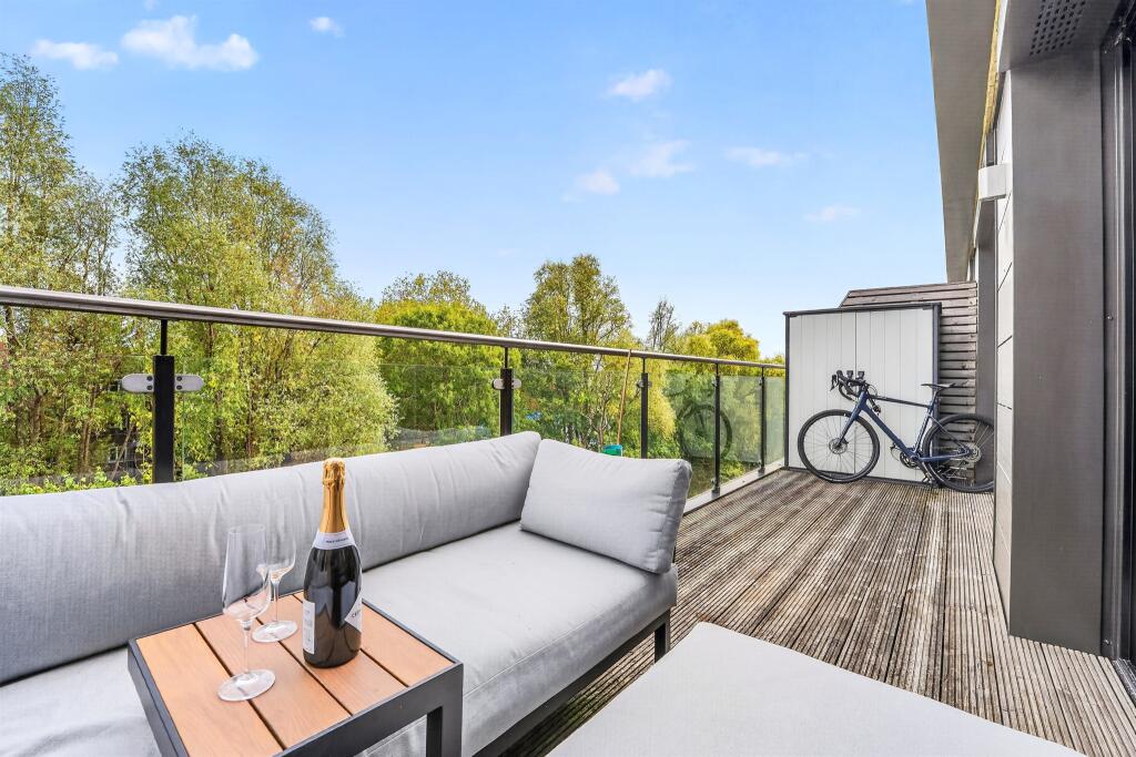 Apartment in London - More