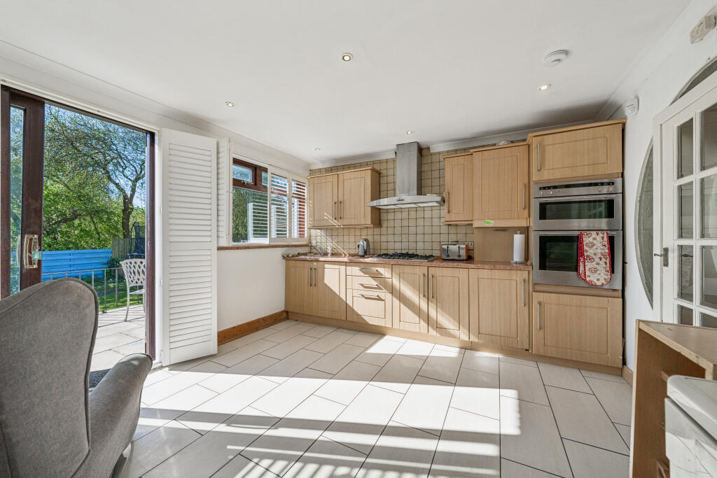 House in Glasgow, New Cathcart, Muirend - More