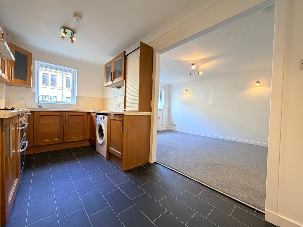 Apartment in Paisley, Carriagehill - View 4